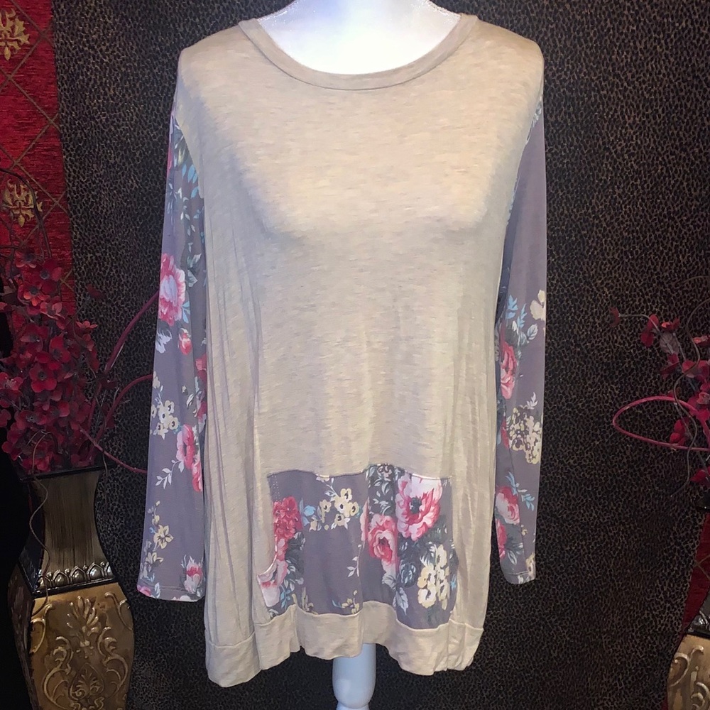 ***Bubble B U.S.A. Ivory Top w/Floral Trim-  Sz 3X